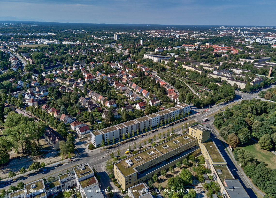 17.08.2022 - Luftbilder von der Baustelle Maikäfersiedlung in Berg am Laim